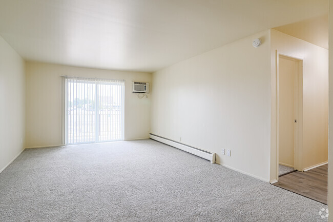 1 BR, 1 BA - 650 SF - JUNIPER SQUARE