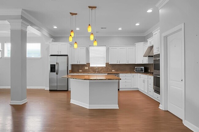 Building Photo - 345 Fox Ridge Ln