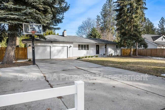 Building Photo - 3870 N Honeysuckle Dr