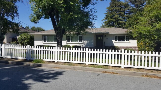 Building Photo - 1735 Parrott Dr