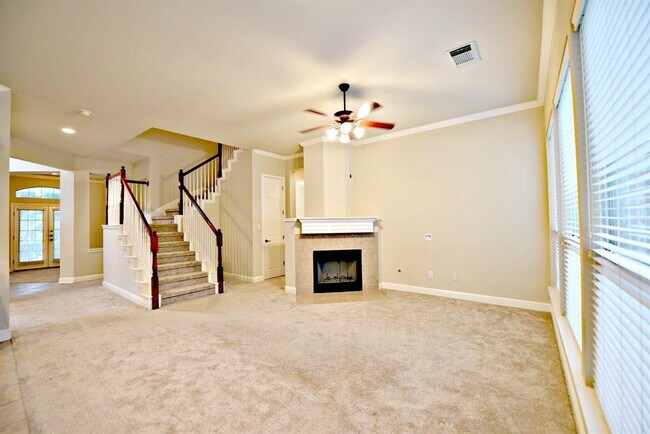 Building Photo - 15520 Interlachen Dr