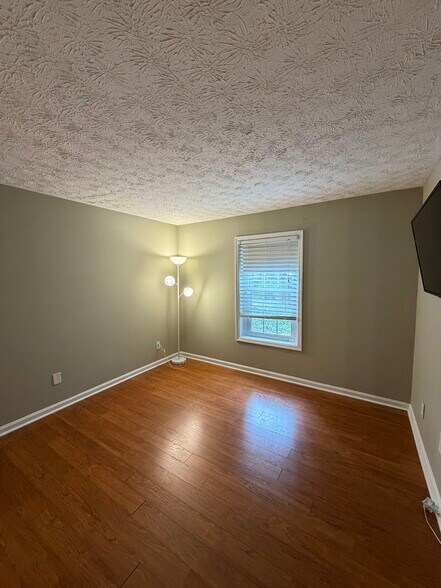 Building Photo - 1394 N Crossing Dr NE