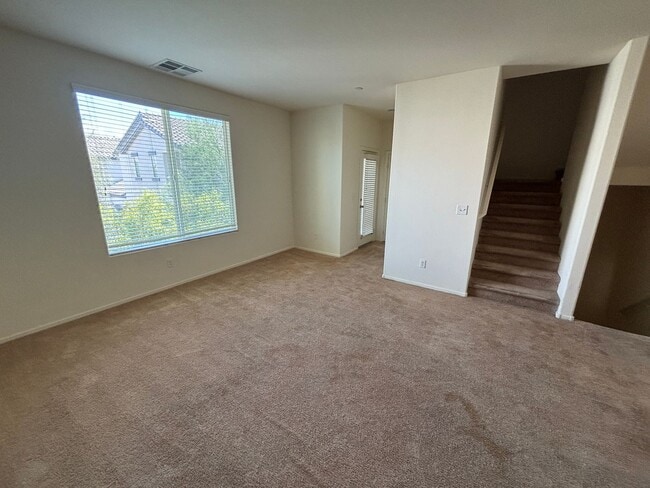 Building Photo - GUARD GATED 3 BED 2.5 BATH 2 CAR GARAGE TOWNHOUSE w/ 3 FLOORS