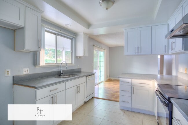 Building Photo - Welcome to Your Stylish Diamond Bar Home!