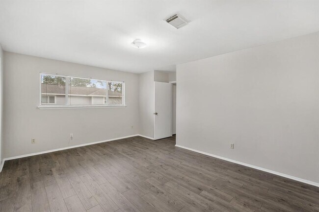 Building Photo - 10814 Sugar Hill Dr