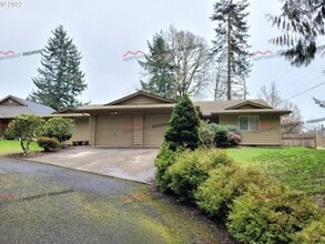 Building Photo - R152B