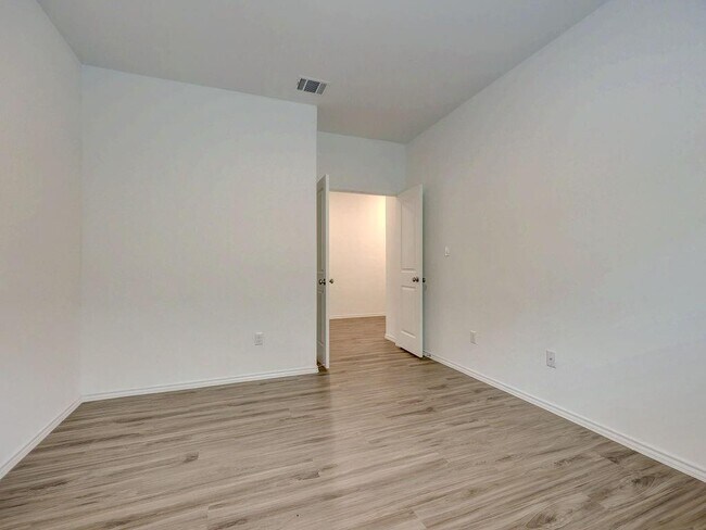 Building Photo - 1629 Brueggerhoff Rd