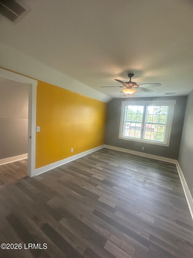 Building Photo - 557 Willie Mae Aiken Dr