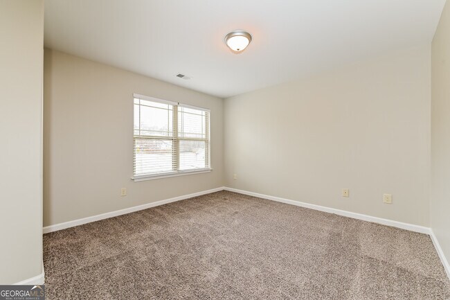 Building Photo - 633 Stevens Pl