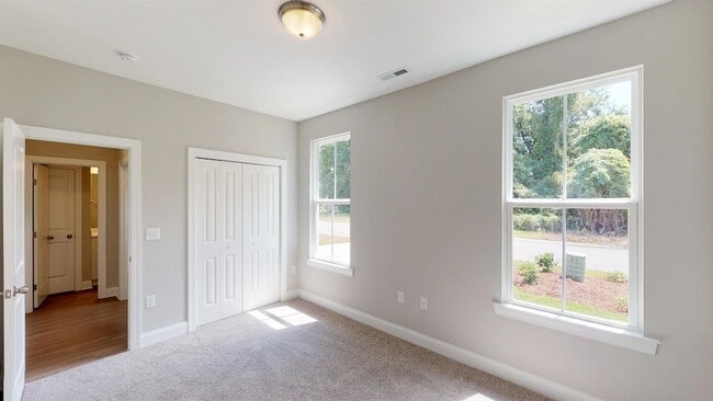 Building Photo - 68 Racquet Club Dr