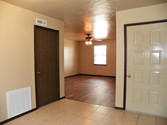 Building Photo - 3 Bedroom Brick home in Tecumseh