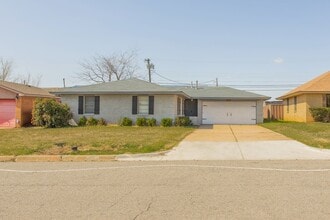 Building Photo - 10517 N McKinley Ave