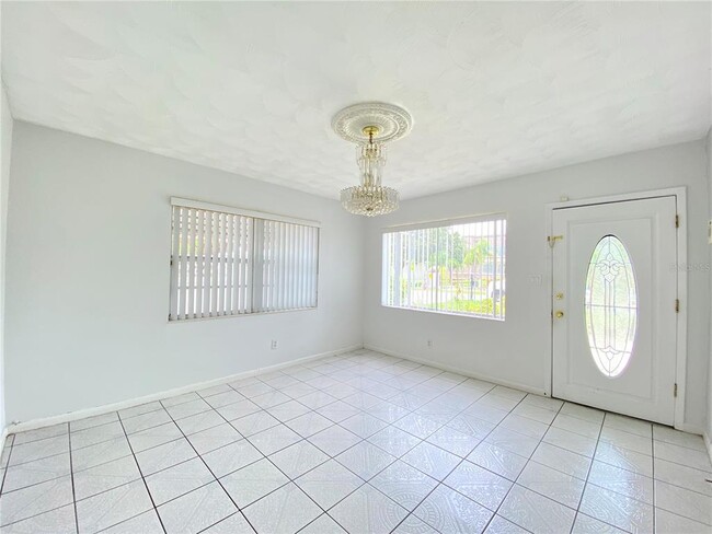 Building Photo - 3112 W Tampa Bay Blvd