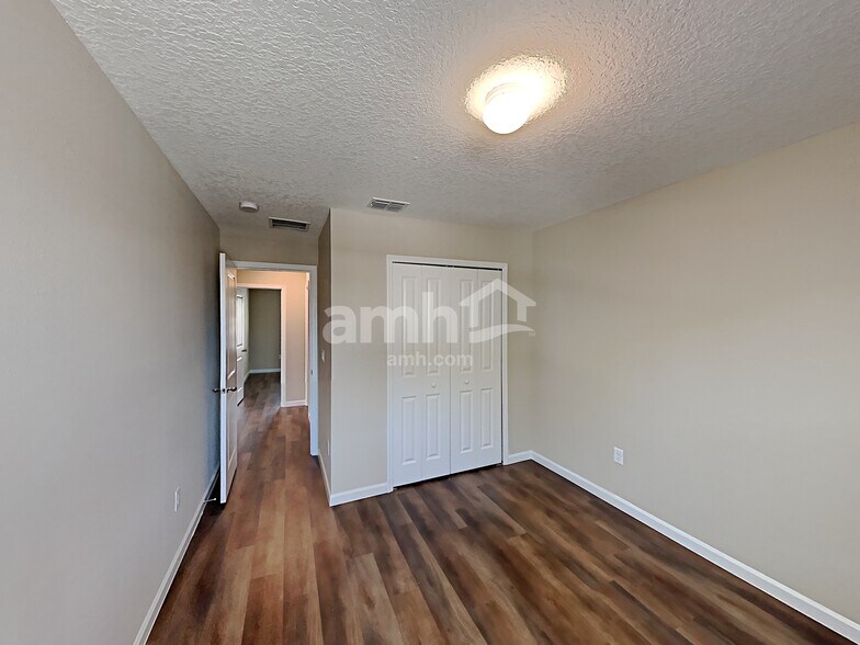 Building Photo - 219 Hemlock Pt