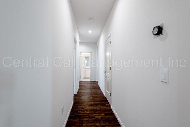 Building Photo - 4 Bedroom/3 Bath Home with Office and Paid...