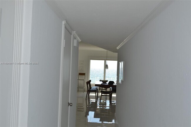 Building Photo - 3850 Galt Ocean Dr