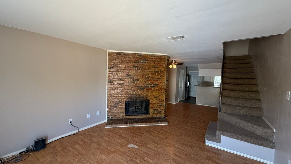 Building Photo - 2132 Aspen Dr
