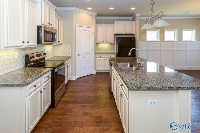 Building Photo - 3031 Greenway Cir SE