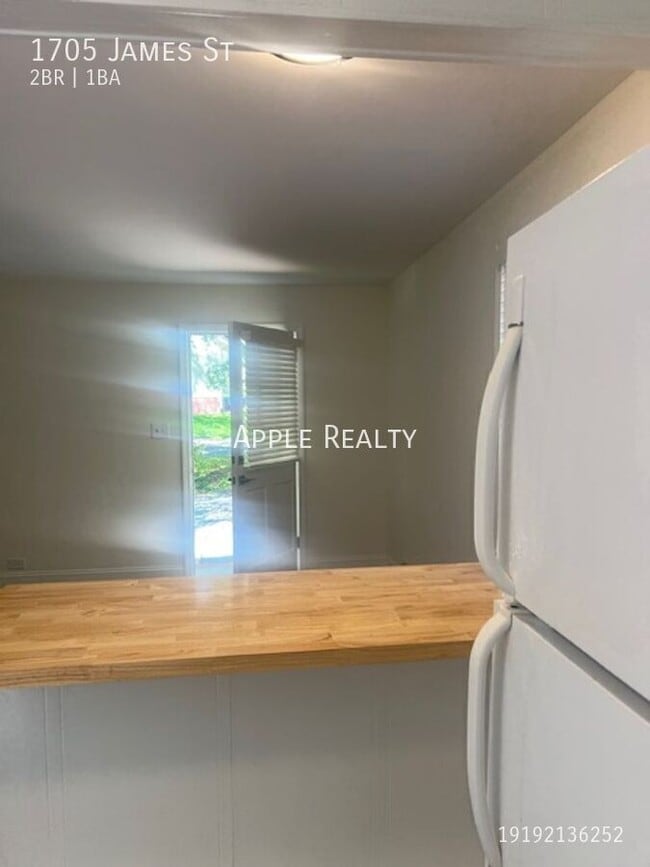 Building Photo - 1705 James St