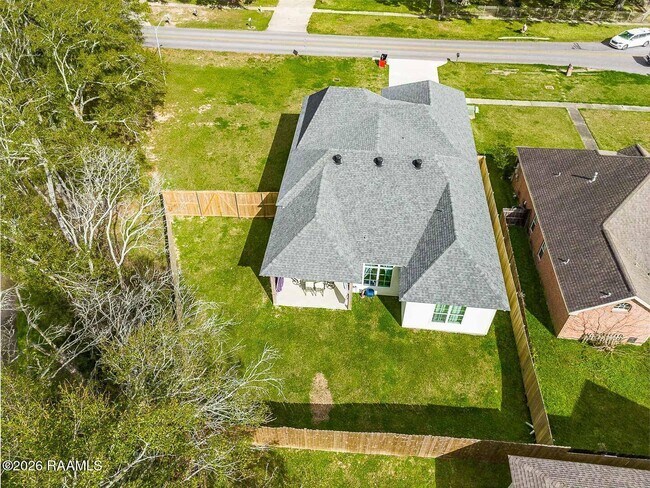 Building Photo - 406 E Martial Ave