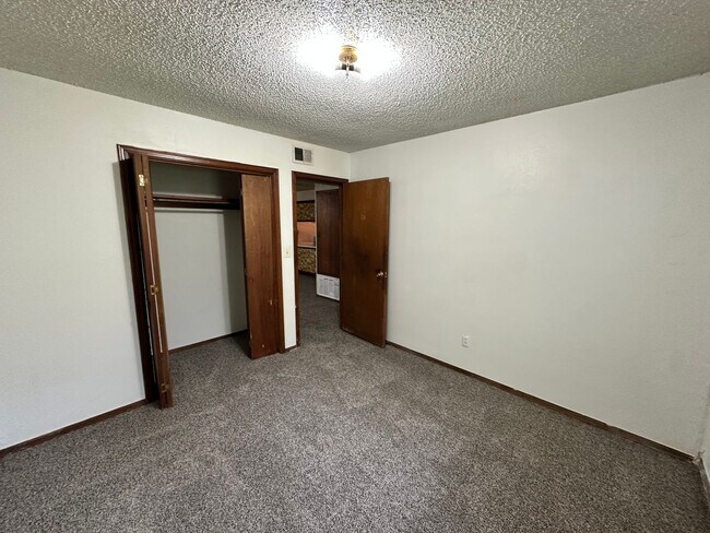 Building Photo - 1219 Monnett Ave