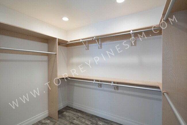 Building Photo - Gorgeous 3 br Home in Del Mar with W/D In ...