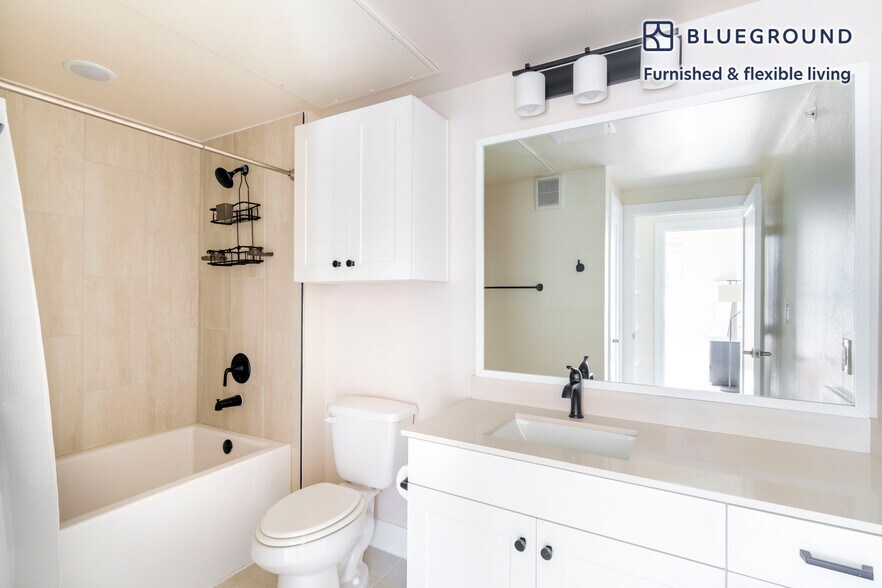 Building Photo - 1501 W Howard Ln