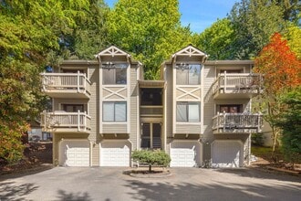 Building Photo - Newly updated 2 Bedroom 2 Bathroom Condo Near Downtown Kirkland- 1 free month!