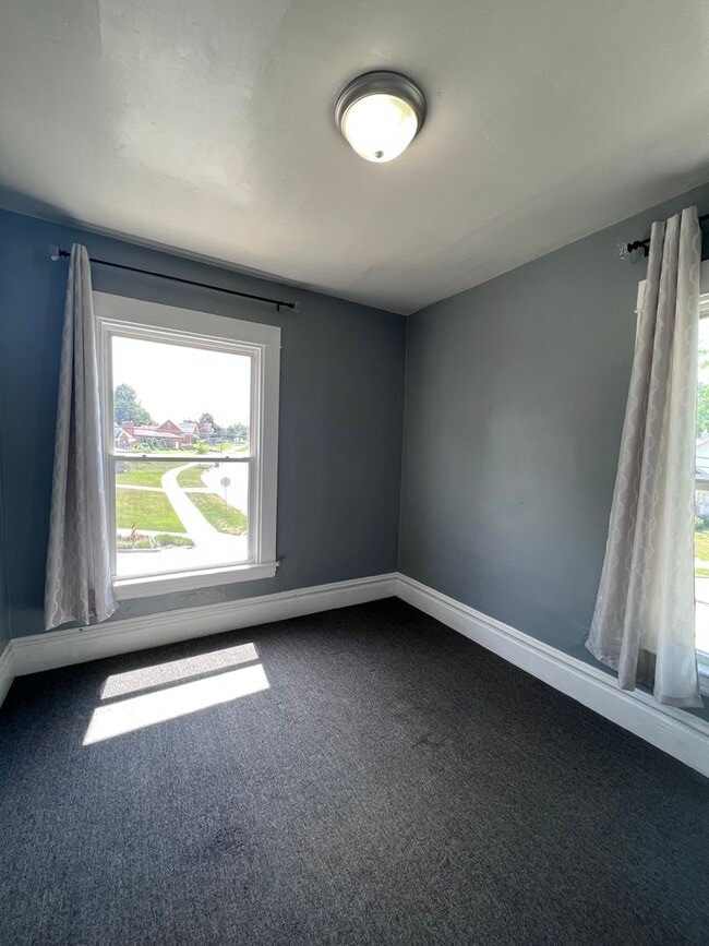 Building Photo - 1029 Walker Ave NW