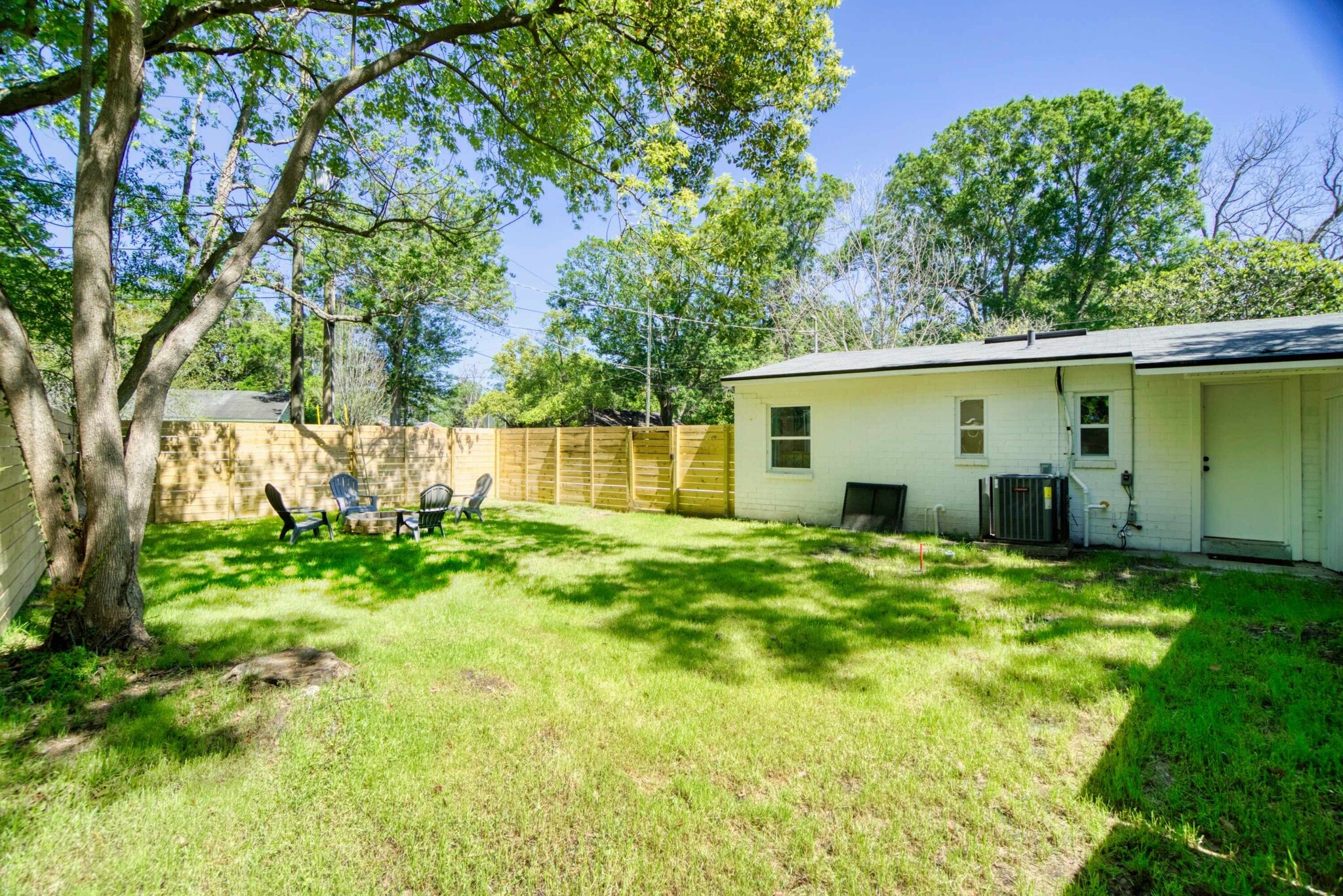 Building Photo - 718 Luna St