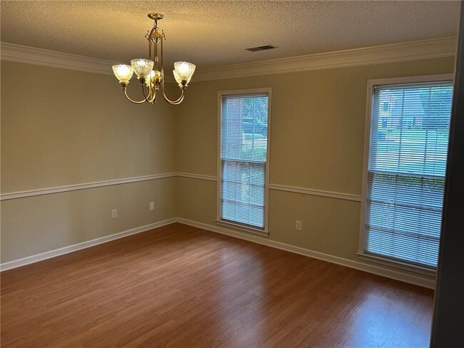 Building Photo - 490 Sherman Oaks Way