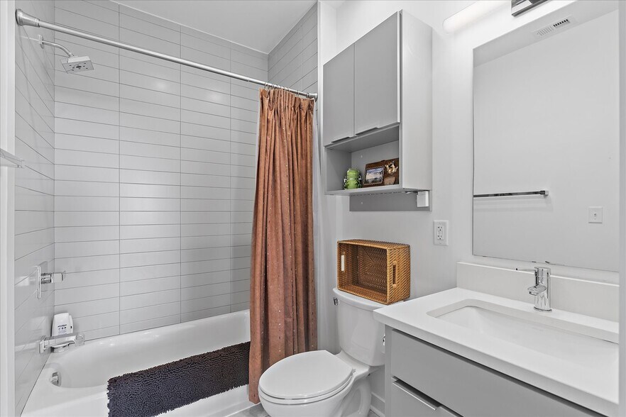 Building Photo - 411 Fairpoint St