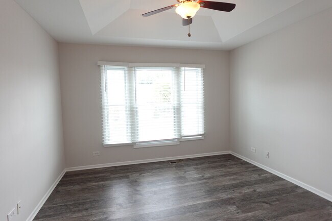 Building Photo - 231 University Ln