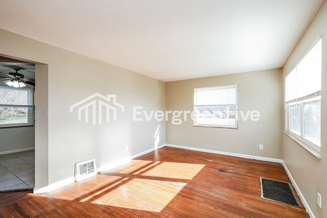 Building Photo - 3454 Robinet Dr