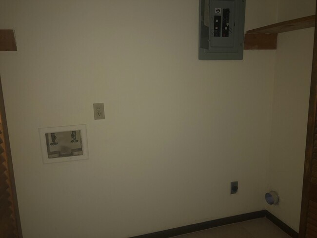 Building Photo - 111 Williamson St