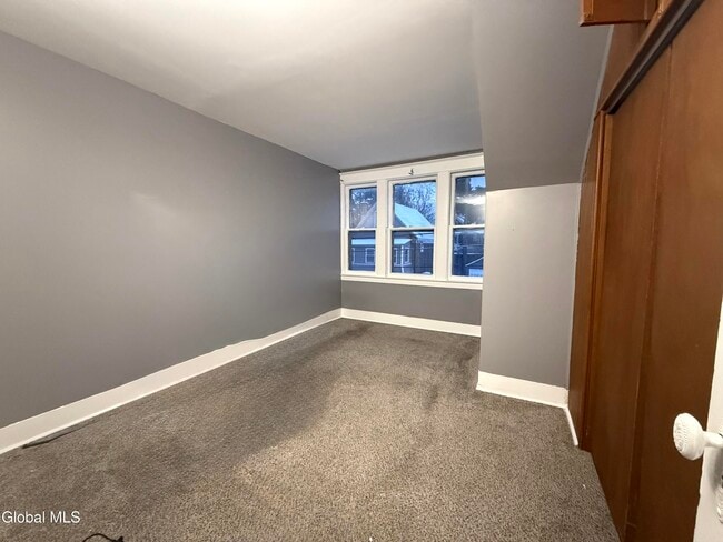 Building Photo - 4 Yale St