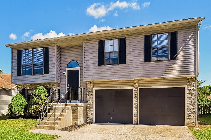 Building Photo - 3255 Bluhm Ct