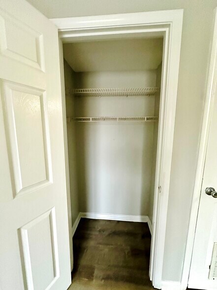 Building Photo - 2113 Magazine St