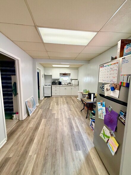 Kitchen - 546 Quincy Ave