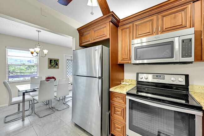 Building Photo - 154 Upminster G