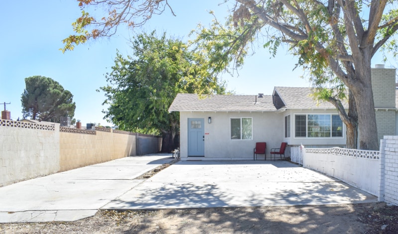 Building Photo - 4718 W Ave L 6