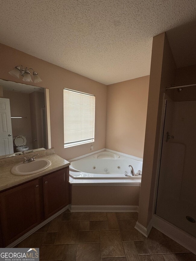 Building Photo - 4861 W Park Cir