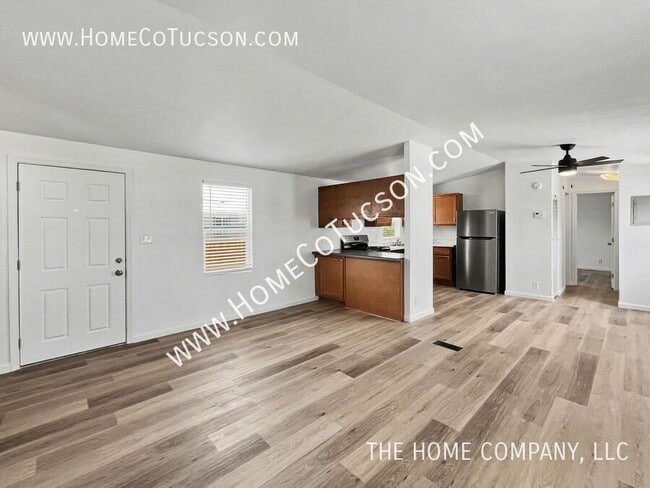 Building Photo - 9950 N El Uno Minor