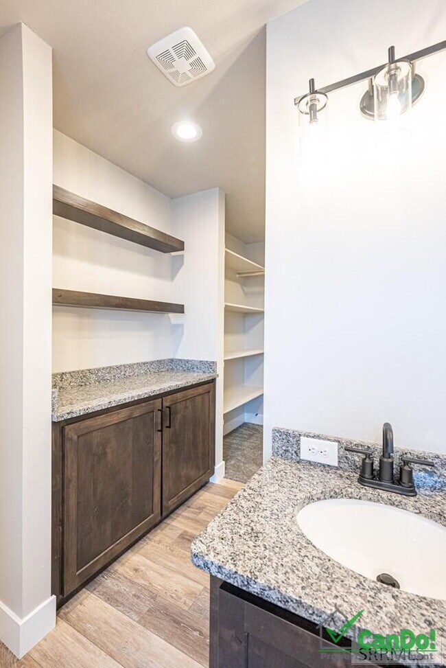 Building Photo - BEAUTIFUL 4 BEDROOM TOWNHOME for rent (or Rent-to-Own) in Ammon w/ 2 Car Garage! Deposit-Free Lea...