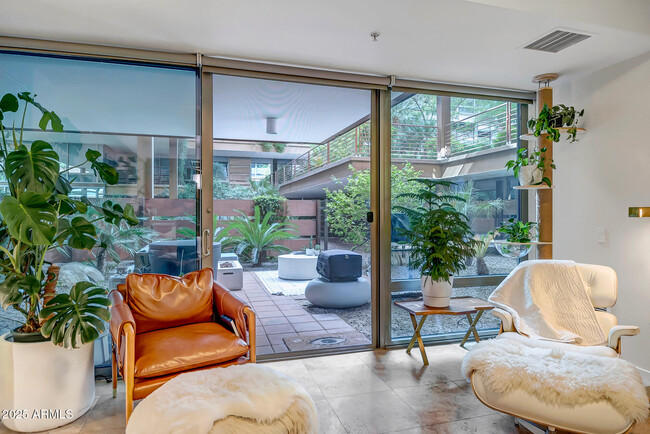Building Photo - 7131 E Rancho Vista Dr