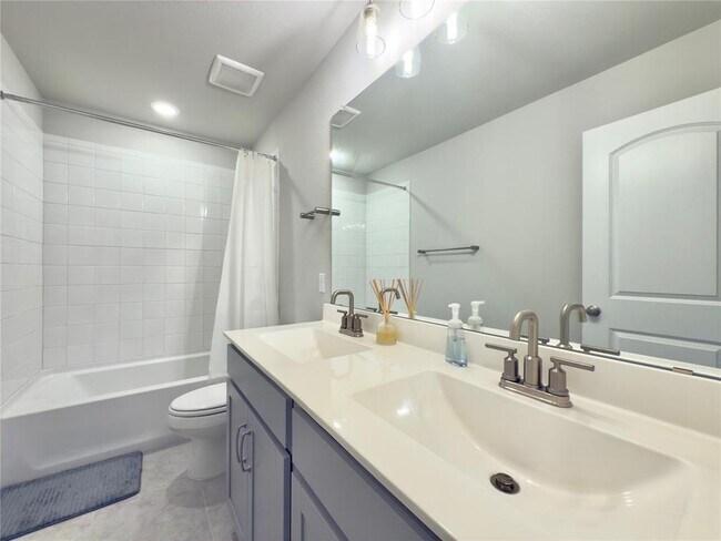 Building Photo - 923 Palo Brea Lp