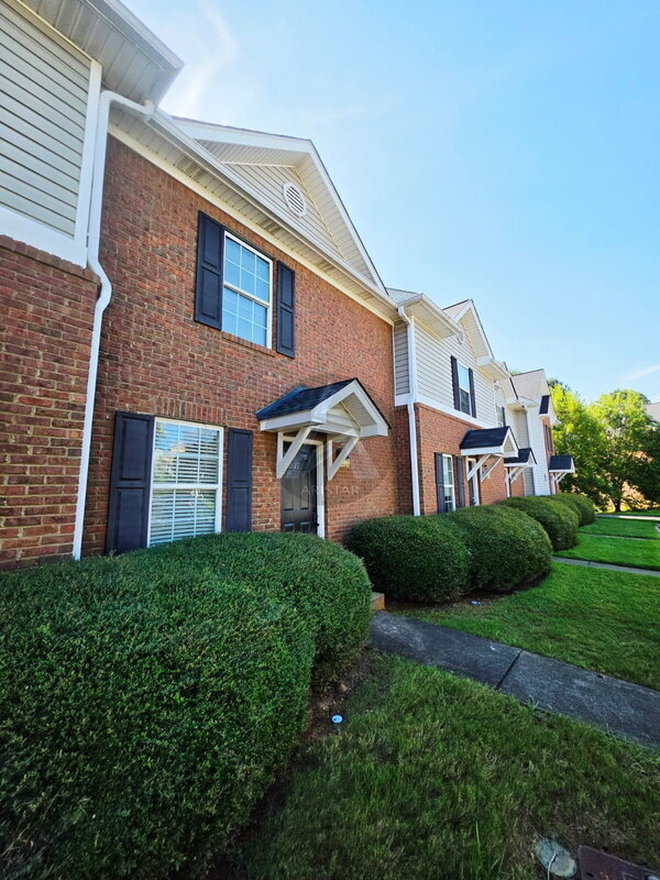 Building Photo - 17 Middlebrook Dr