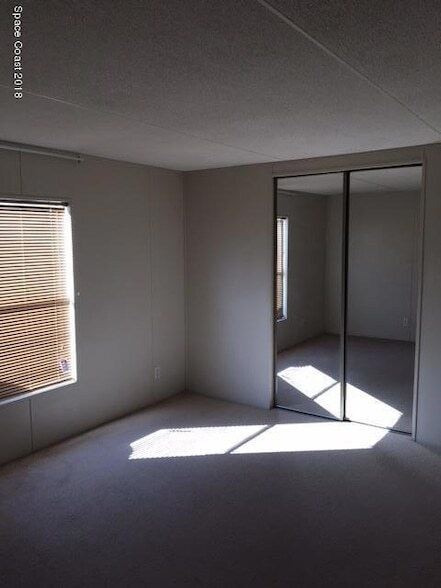 Building Photo - 1617 Ridge Dr