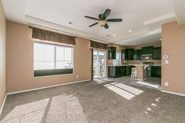 Building Photo - Beautiful 3 Bed 2.5 Bath in Thompson River...