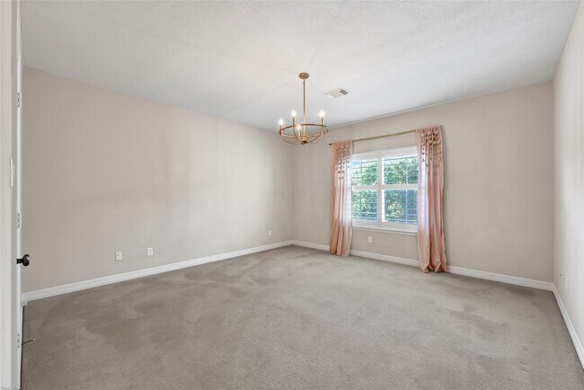 Building Photo - 15222 Hilltop View Dr